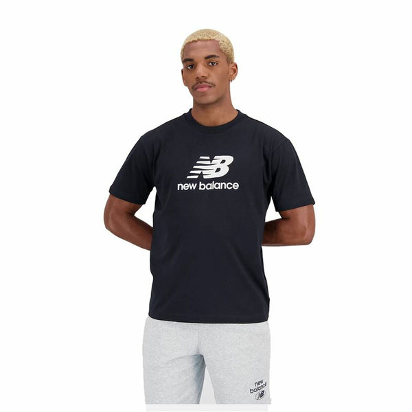 Herren Kurzarm-T-Shirt New Balance Essentials Stacked Logo Schwarz